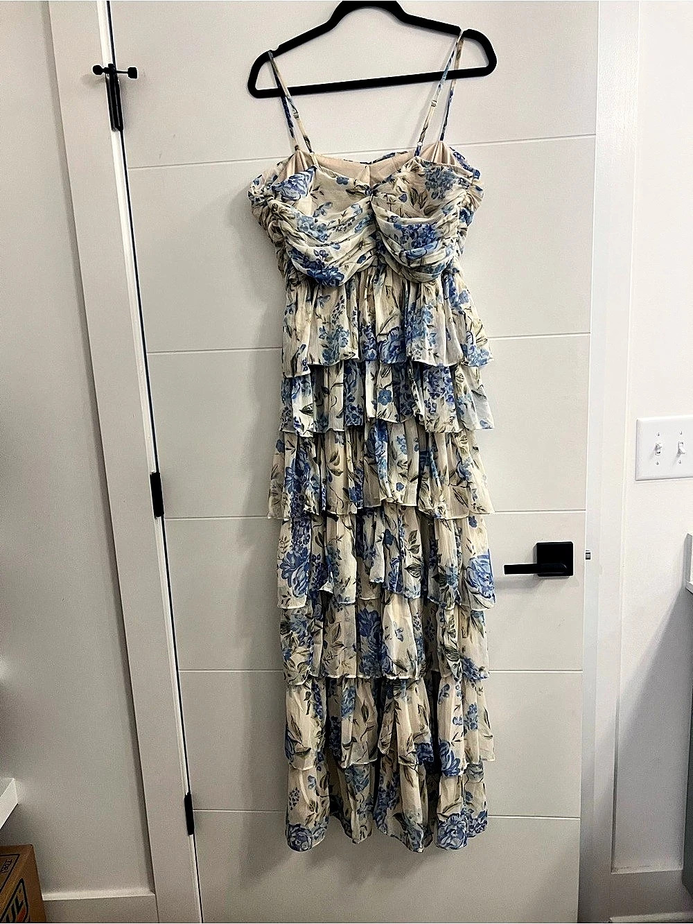 Lulus Floral Tiered Maxi Dress in Cream & Blue Size Large - Picture 2 of 5